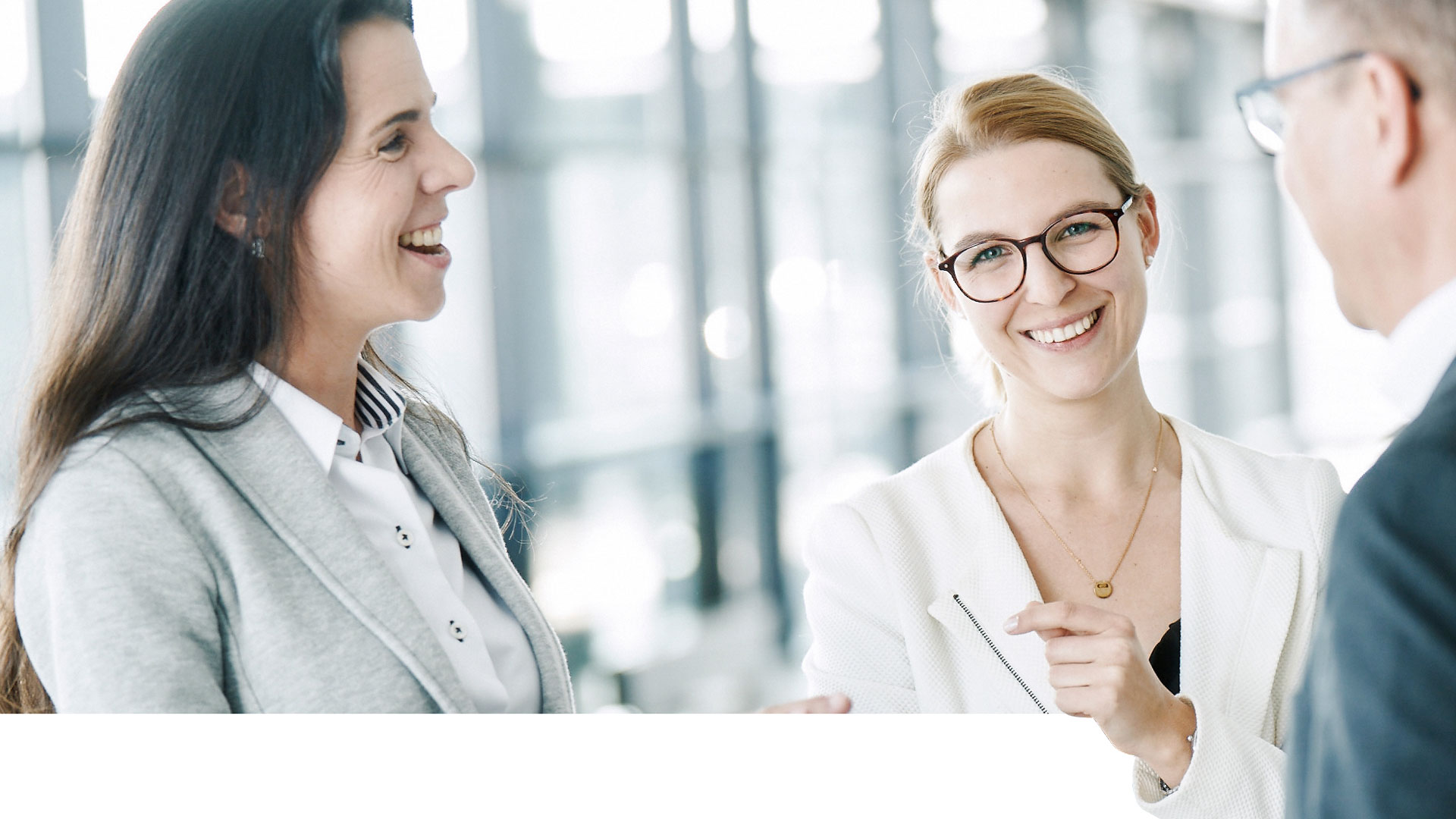 Eine Gruppe lächelnder Frauen