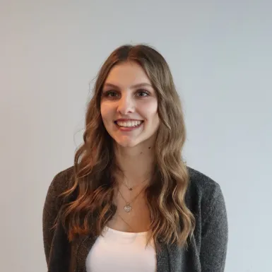 Eine Mitarbeiterin von zeb